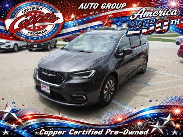 2023 Chrysler Pacifica Hybrid Touring L Hybrid's photo