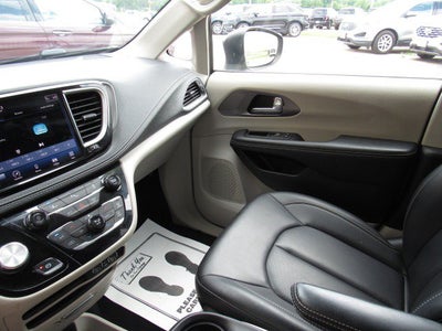 2023 Chrysler Pacifica Hybrid Touring L